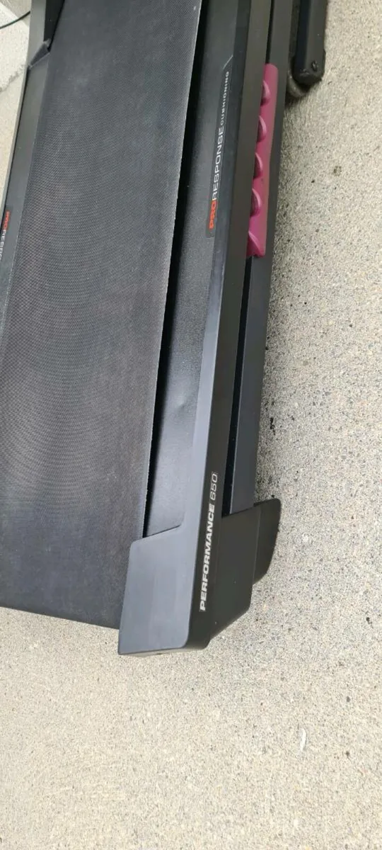 Proform 650 treadmill. - Image 2