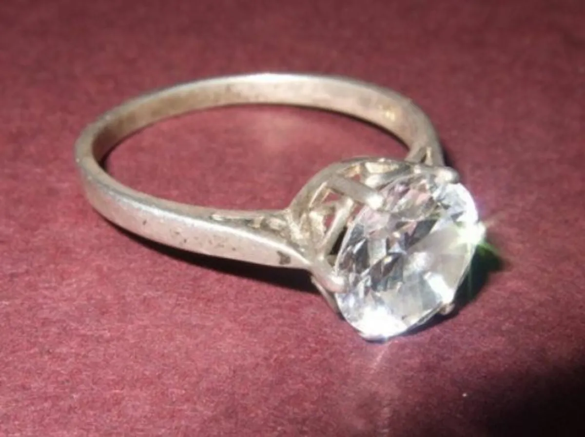 Vintage Hallmarked Silver Solitaire - Image 2