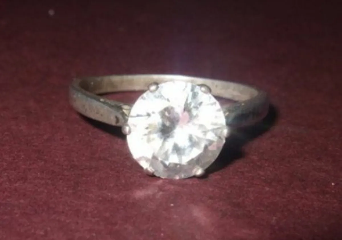 Vintage Hallmarked Silver Solitaire - Image 4
