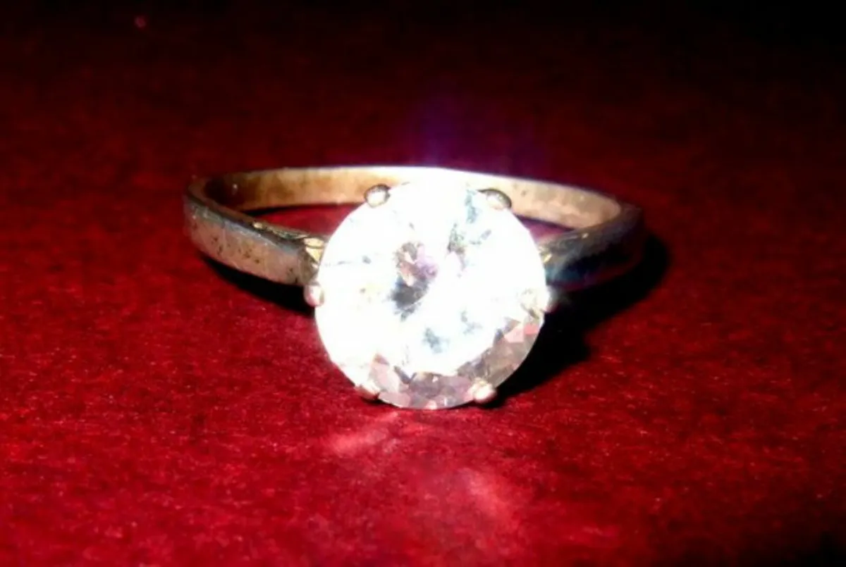 Vintage Hallmarked Silver Solitaire - Image 1