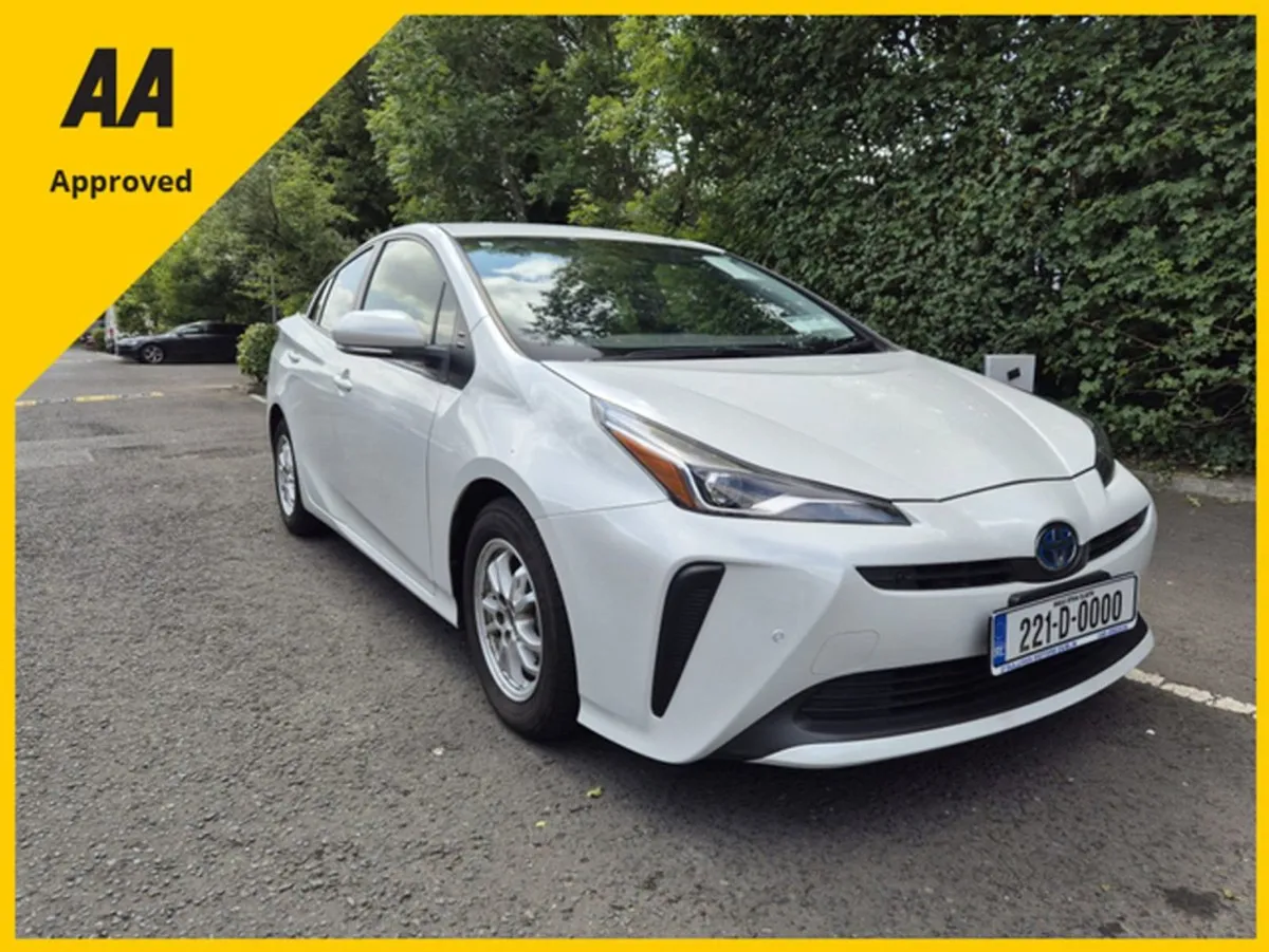 Toyota Prius / 2022 / 1.8 Petrol Hybrid / Auto - Image 3