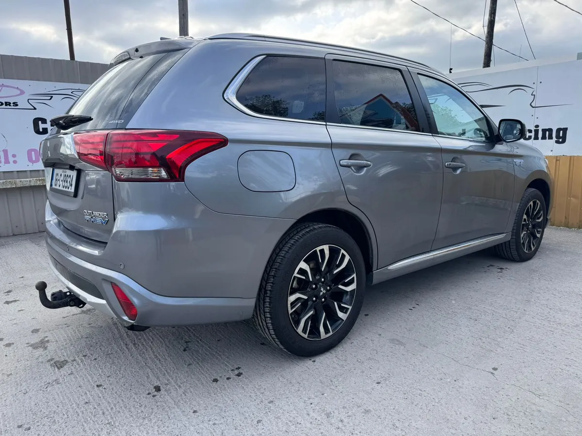 161 Outlander PHEV 2.0L MIVEC 4WD 5-Seater - Image 3