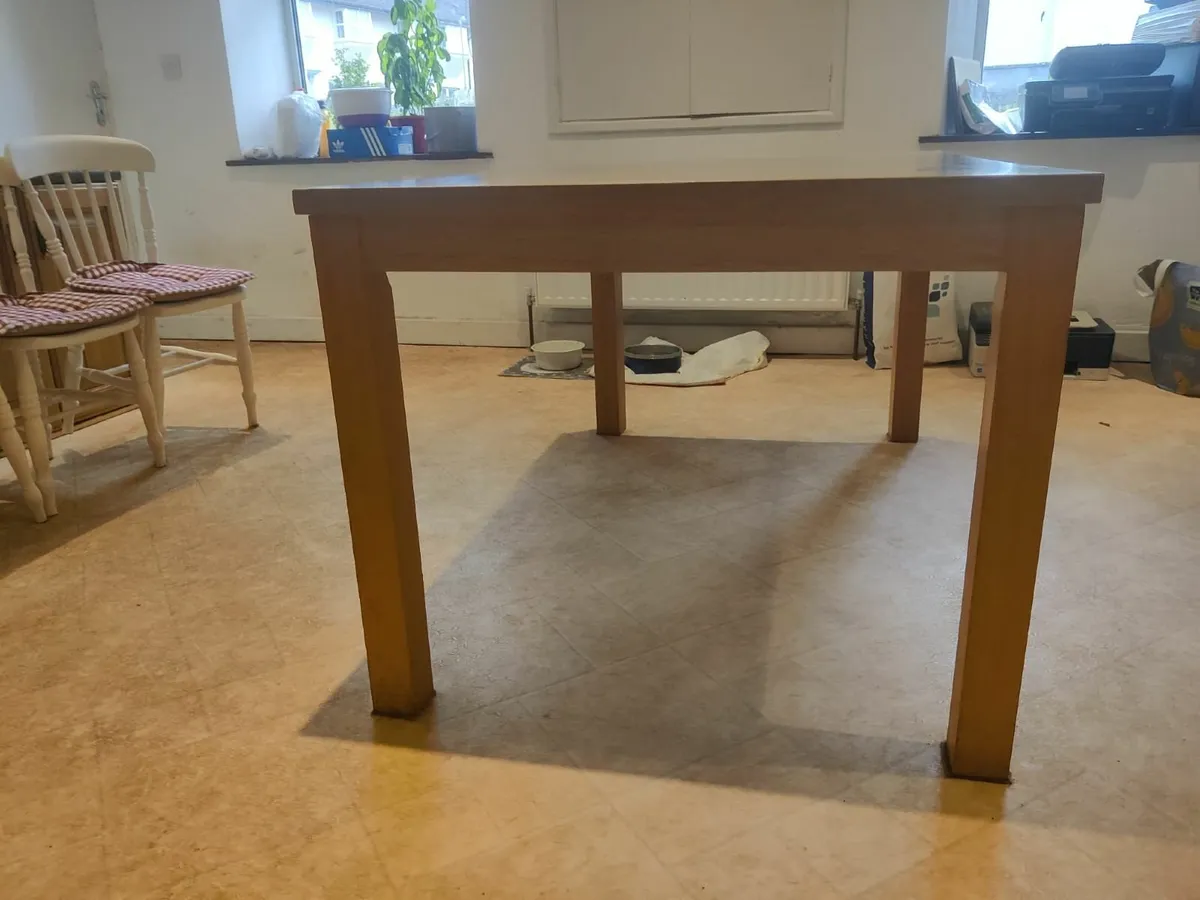 Kitchen table and chairs - Image 2