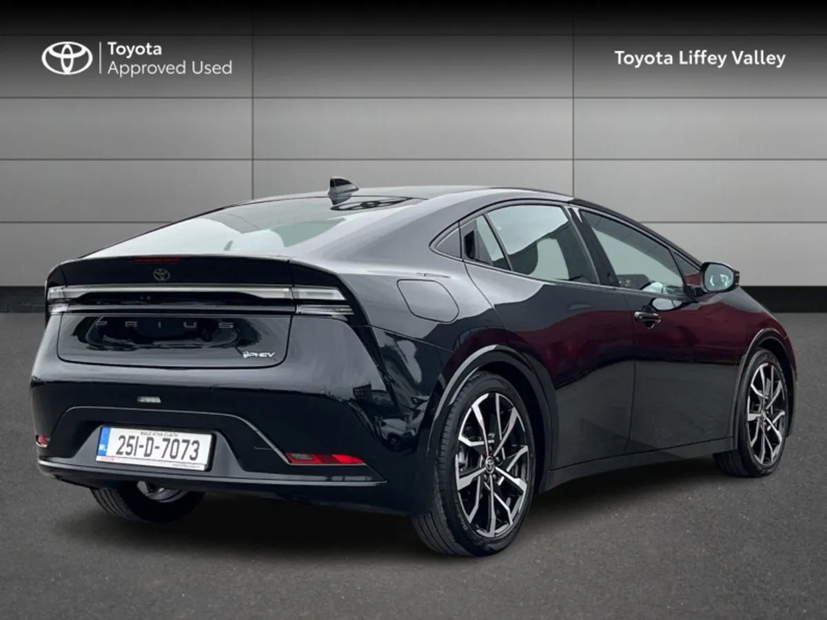 Toyota Prius Prius Plug-in Hybrid - Image 2