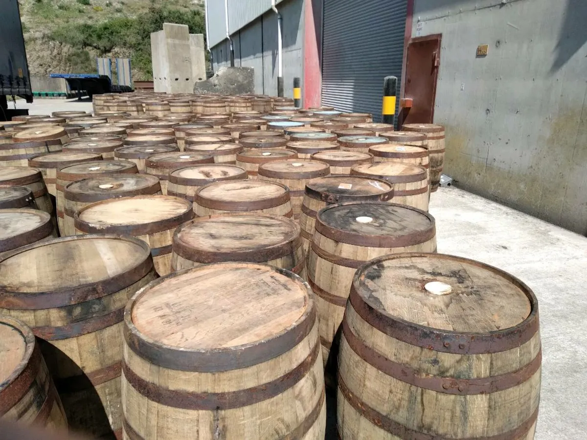 Whiskey barrels - Image 2