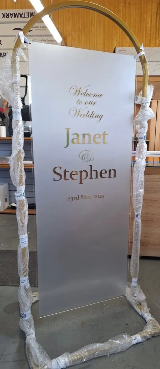 Metal frame wedding welcome sign - Image 2