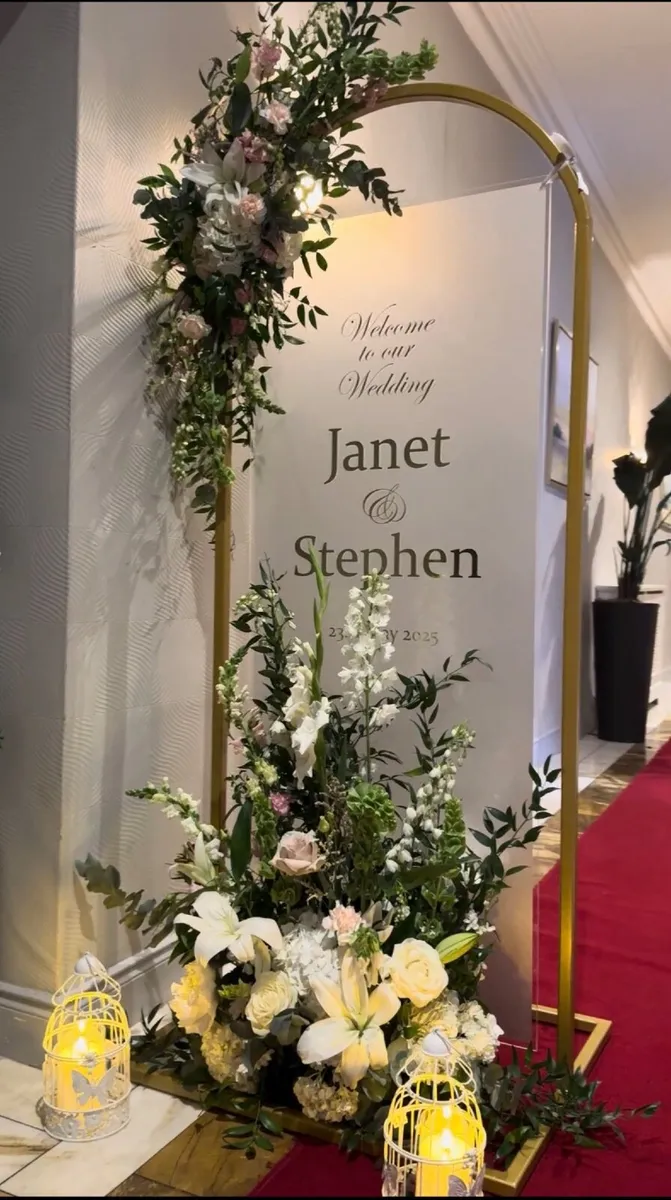 Metal frame wedding welcome sign - Image 3