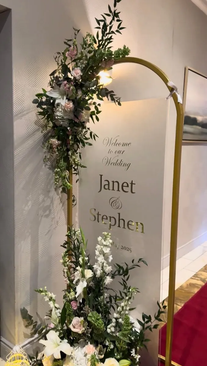 Metal frame wedding welcome sign - Image 4