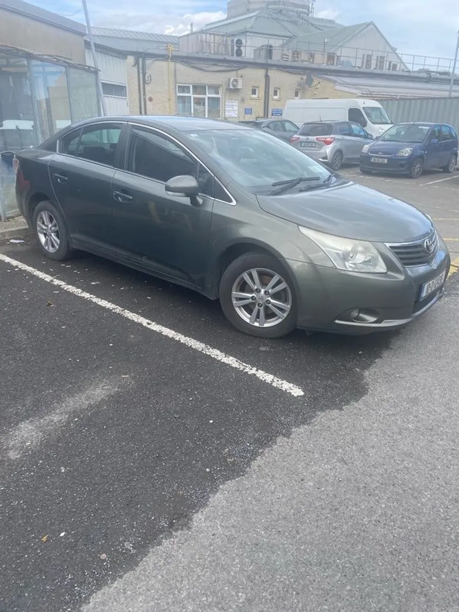 2010 Toyota Avensis - Image 1