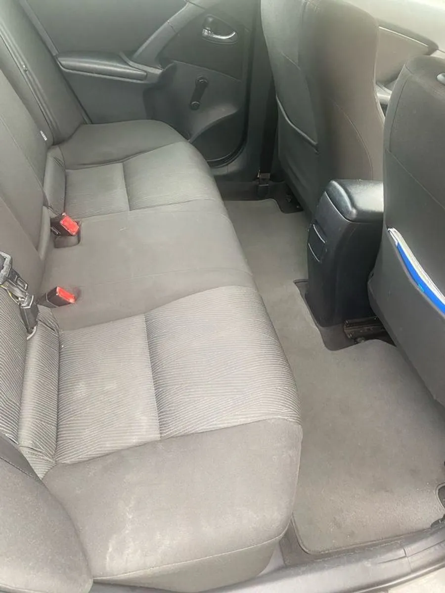 2010 Toyota Avensis - Image 2