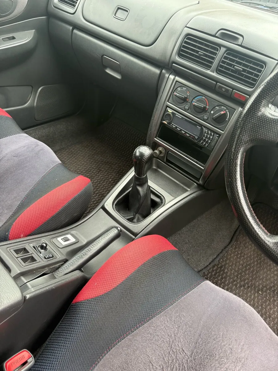 Subaru 2 door v5 limited - Image 4