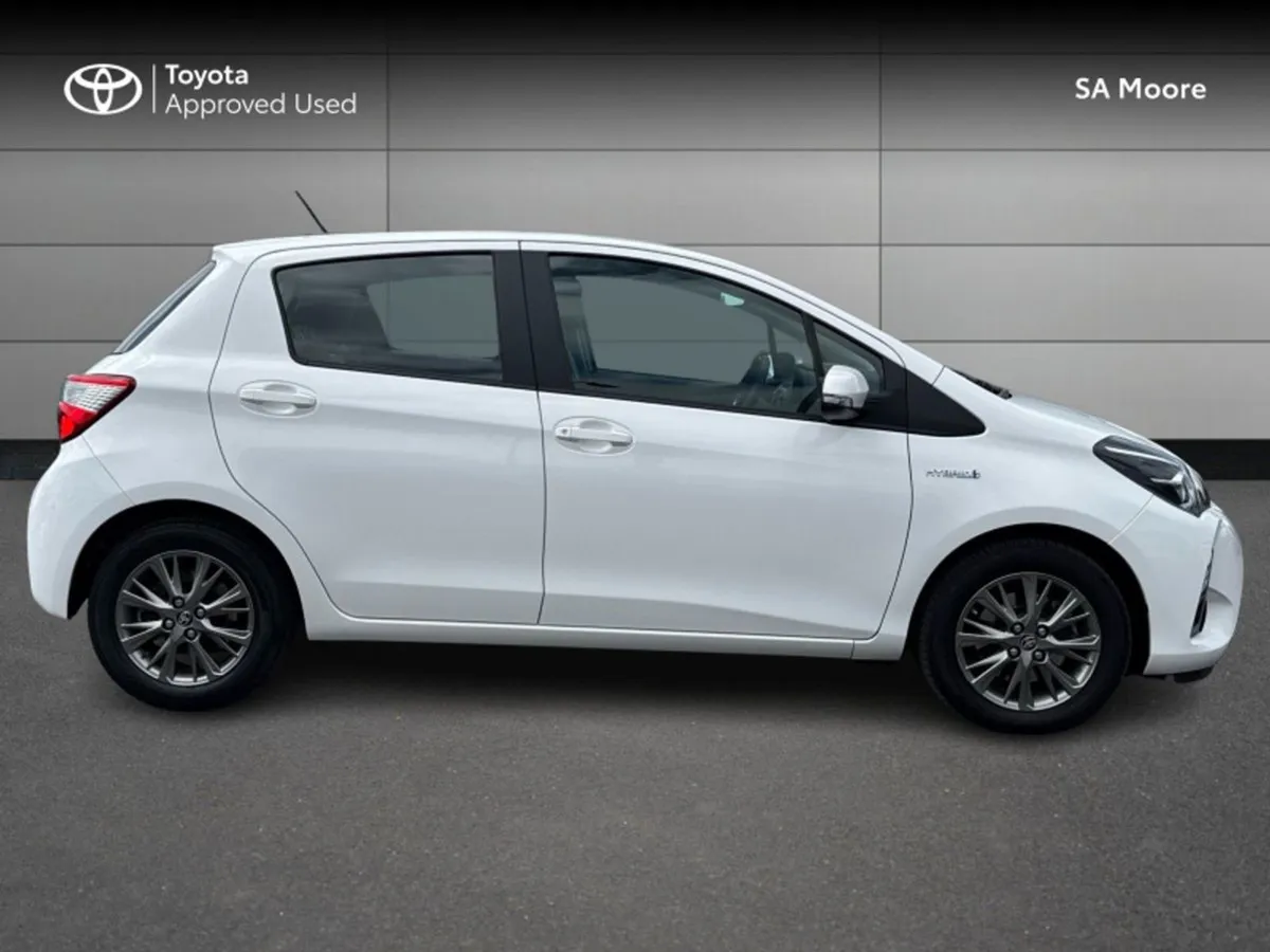 Toyota Yaris Hybrid 5DR Luna - Image 3