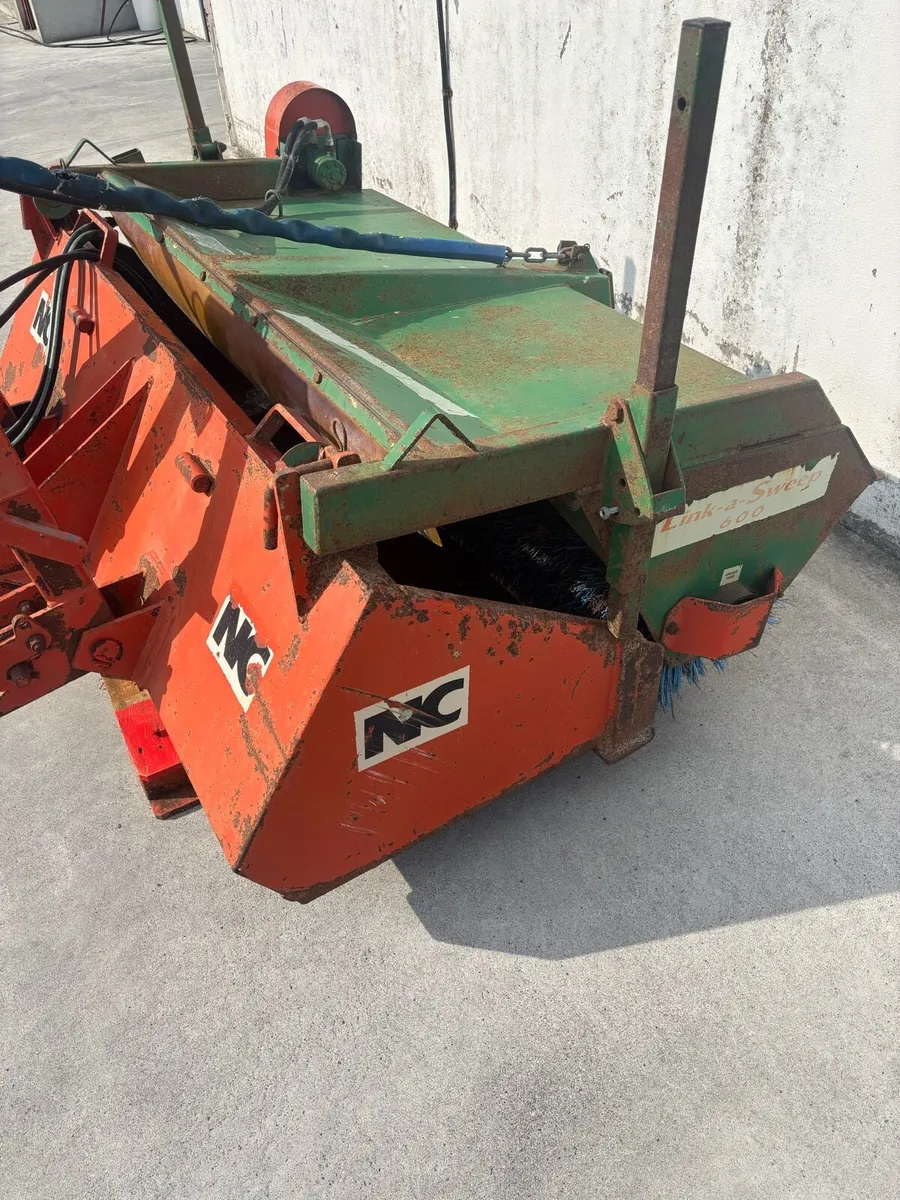 NC tractor road brush - Image 1