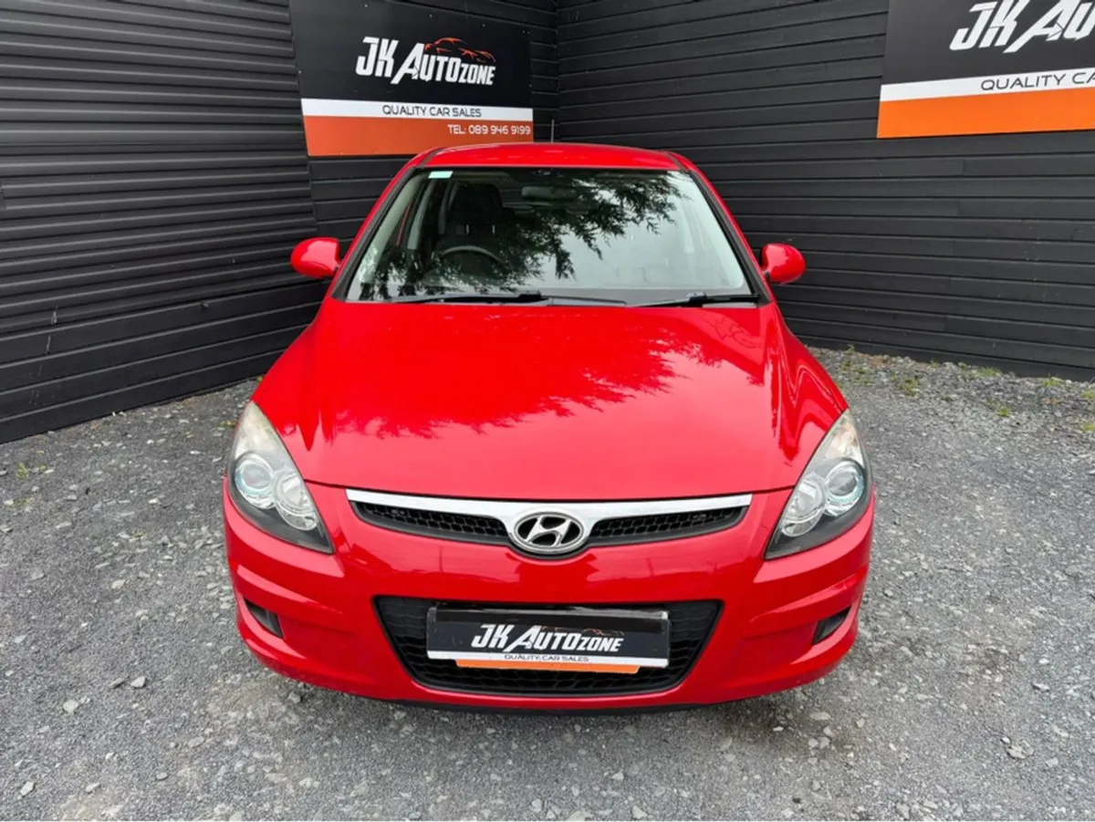 Hyundai i30 1.6 Comfort 5DR - Image 2