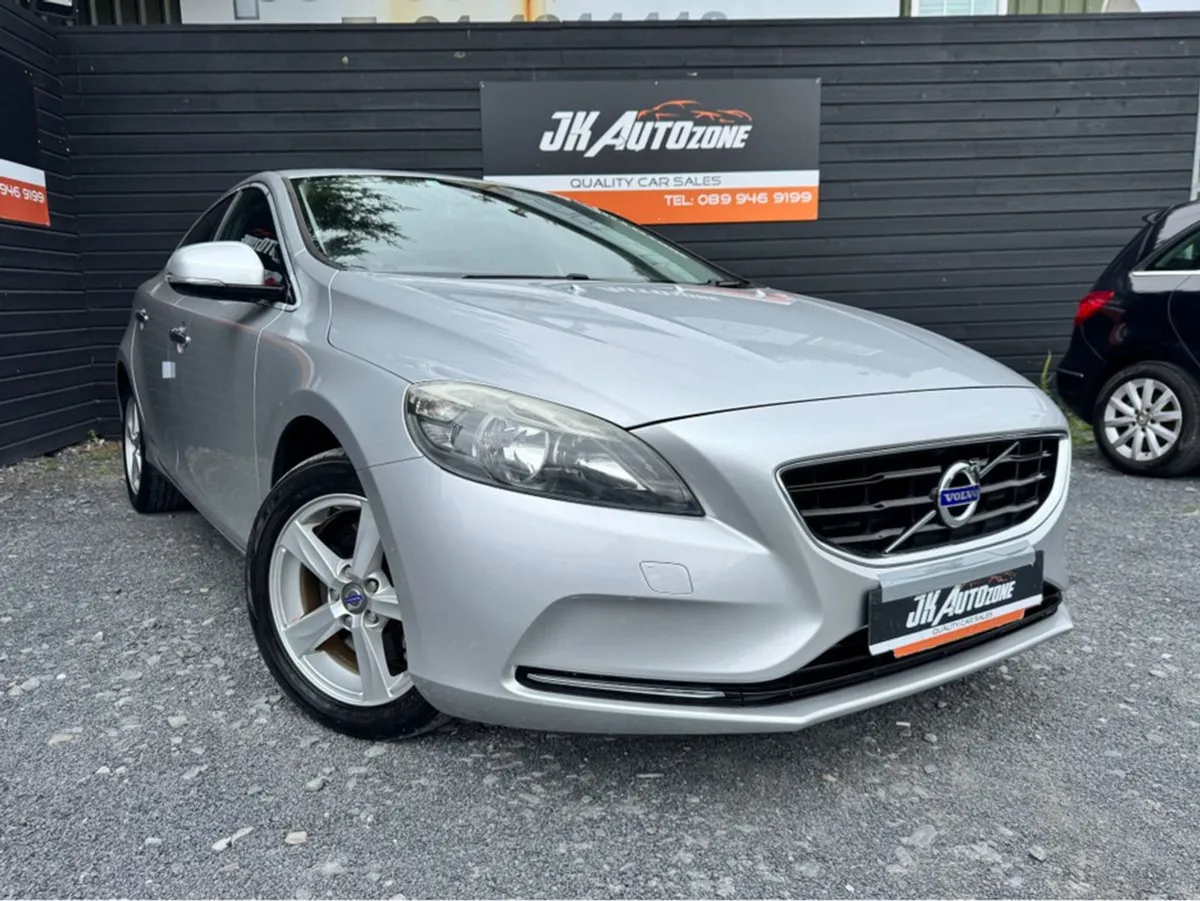 Volvo V40 1.6 T4 Auto 5DR - Image 1