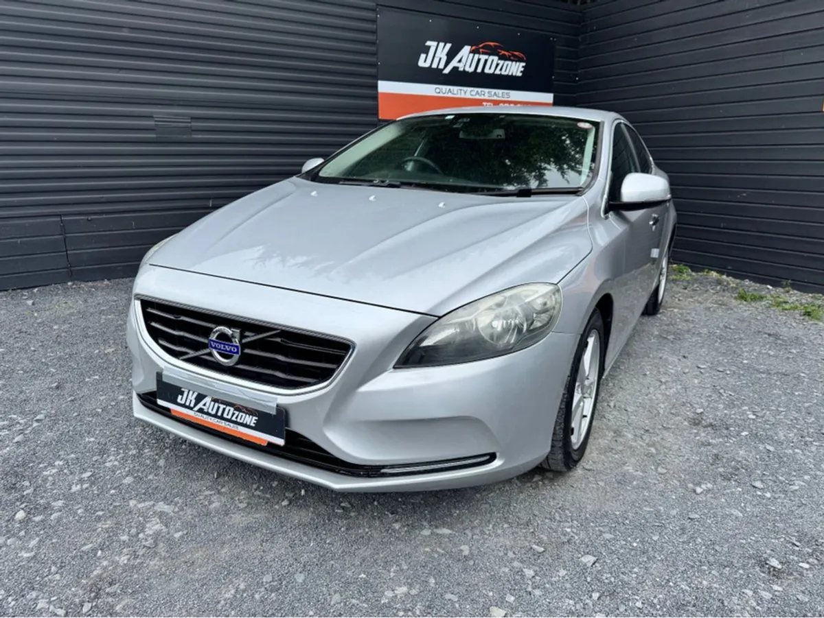 Volvo V40 1.6 T4 Auto 5DR - Image 3
