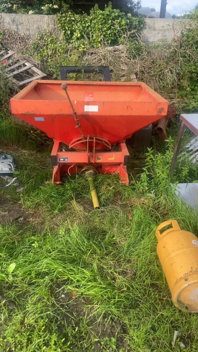 Fertiliser spreader - Image 2