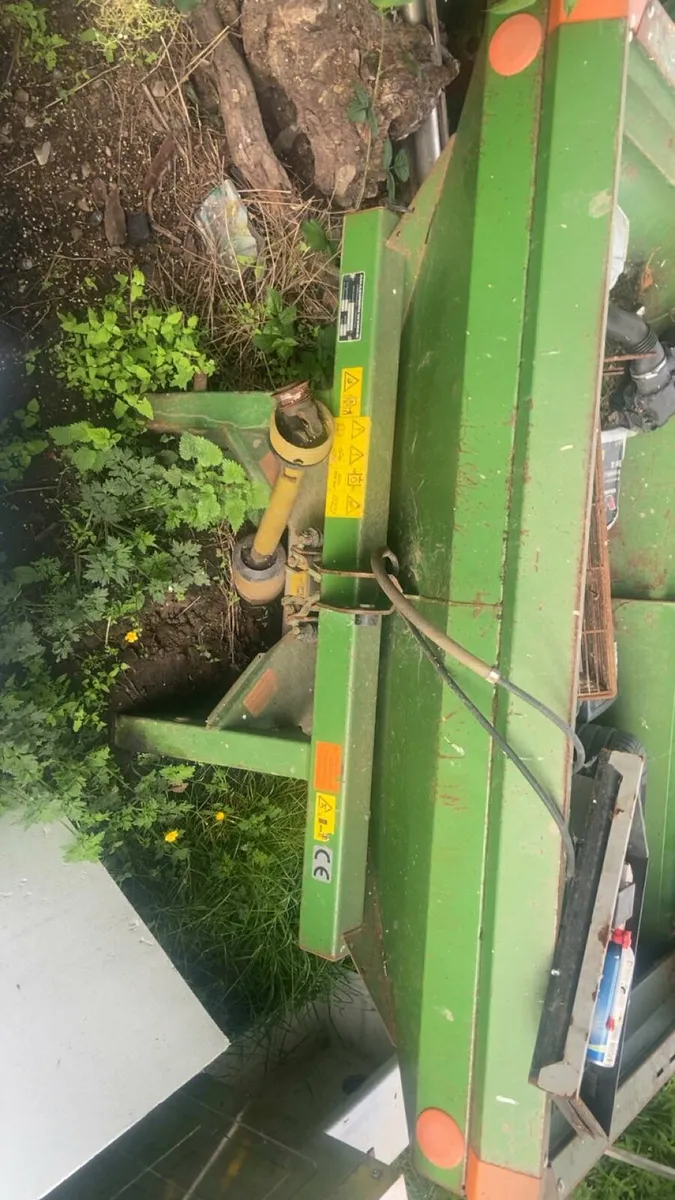 Fertiliser spreader - Image 3