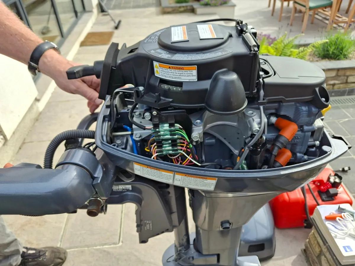Yamaha F8 outboard motor - Image 3