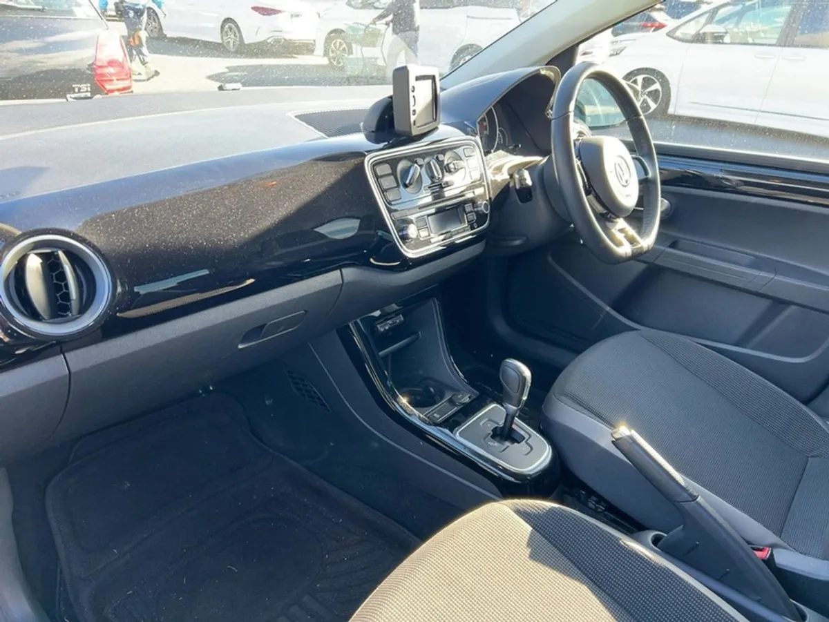Volkswagen Up! Move Edition  highline 1.0 Petrol - Image 3