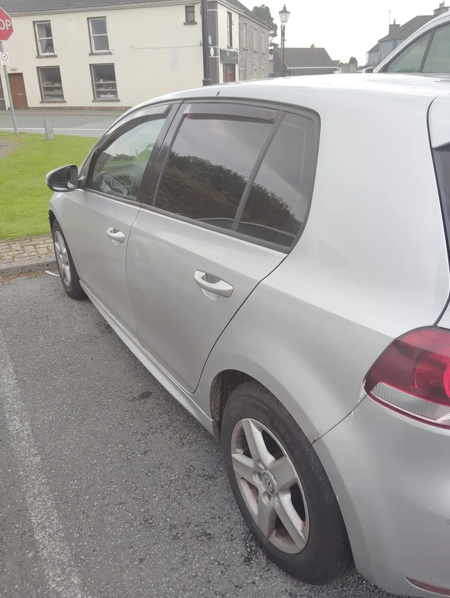 Volkswagen Golf 2011 - Image 2