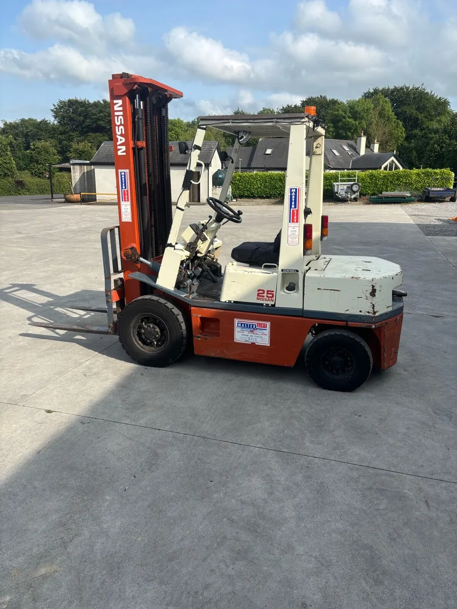 Nissan forklift - Image 2