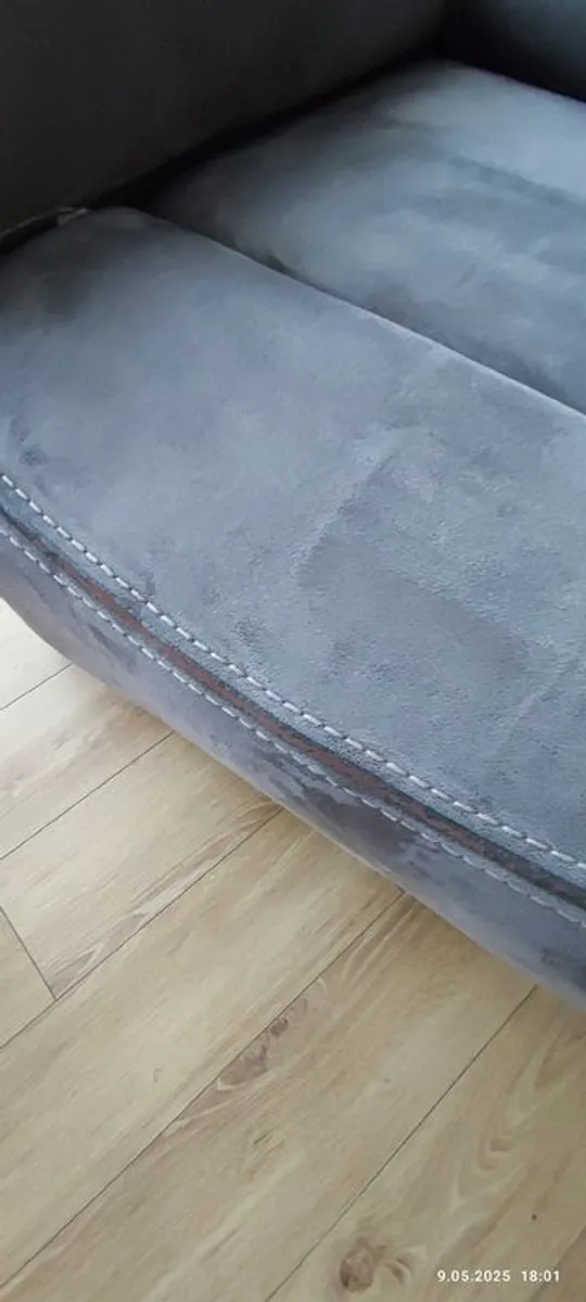recliner sofa and 2 recliner armchairs - Image 3