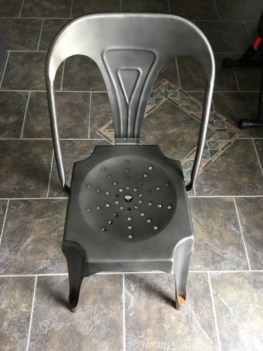 4 metal kitchen chairs - Image 1