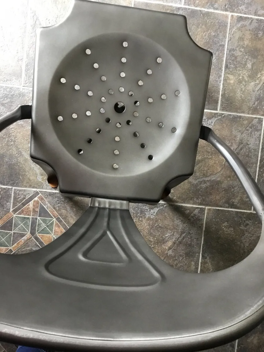 4 metal kitchen chairs - Image 2