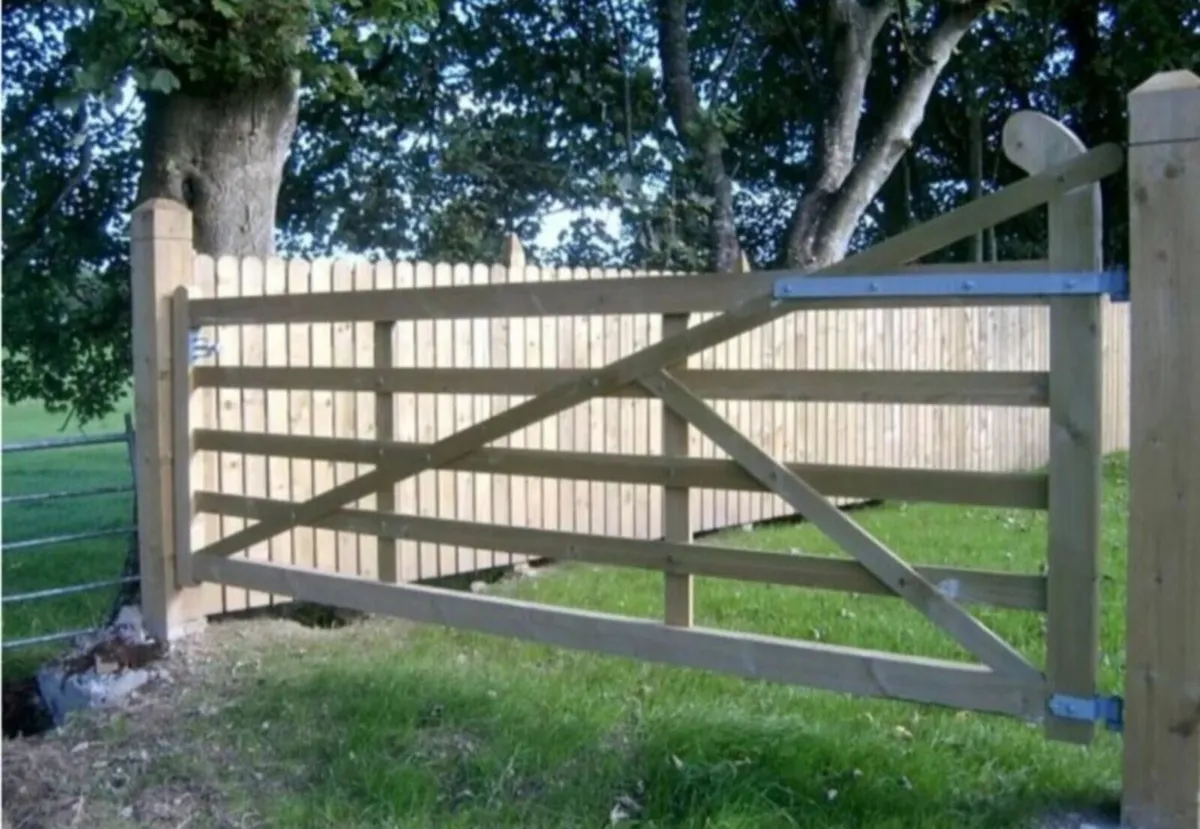 Wooden gate wanted