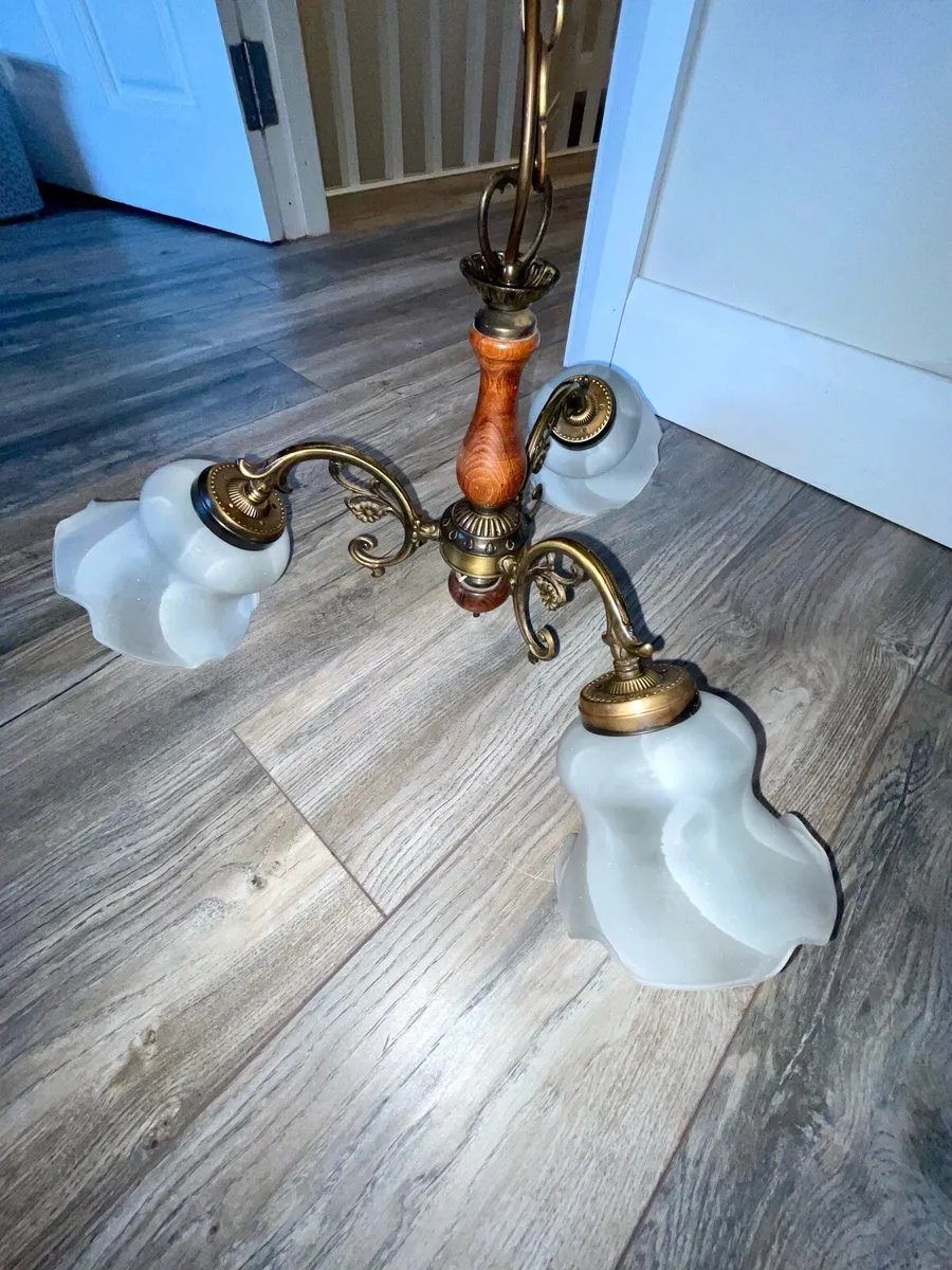 Stylish Lamp Shade with 3 Bulb Holders - Image 1