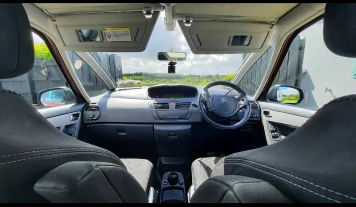 Citroen C4 Picasso 2011 - Image 2