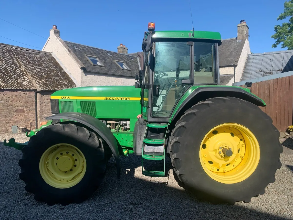 John Deere 7710 (2002) (10000 hours) - Image 2