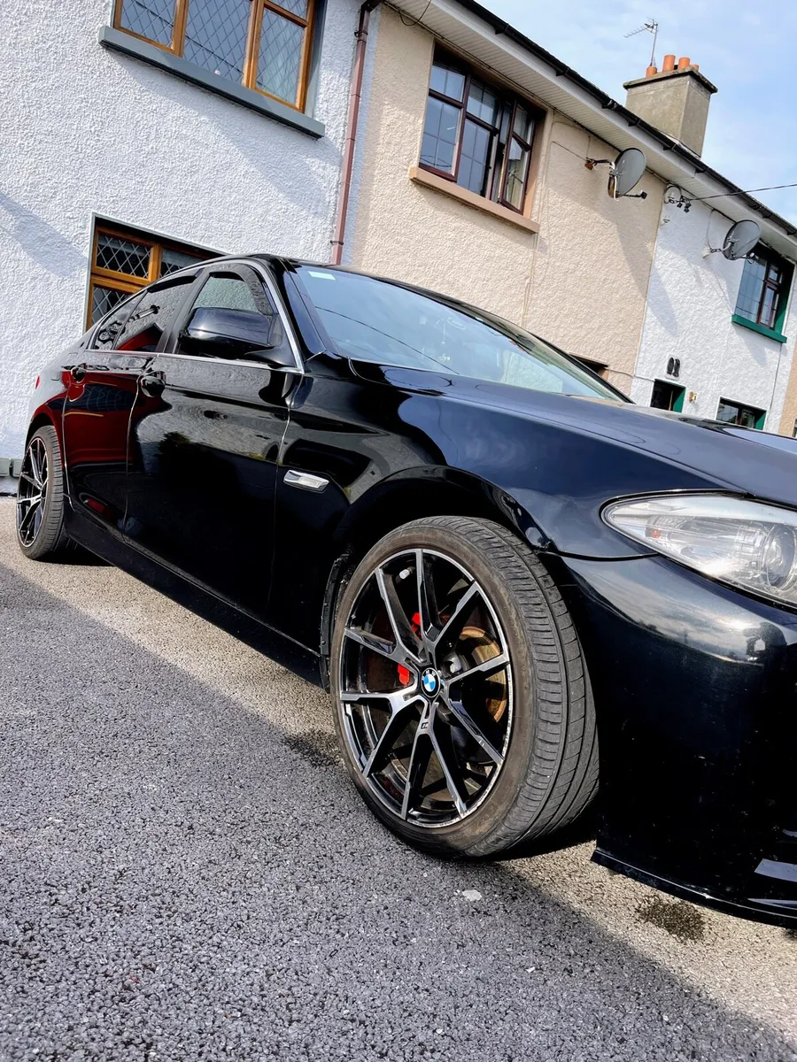 BMW 520d 2011 - Image 2