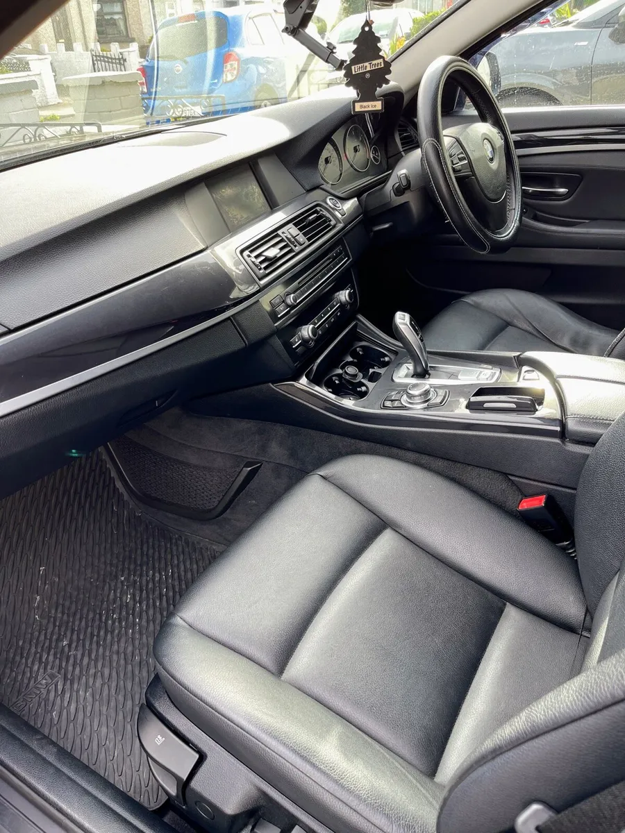 BMW 520d 2011 - Image 4