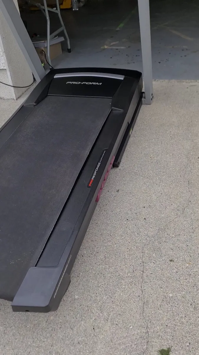 Proform 650 treadmill. - Image 4