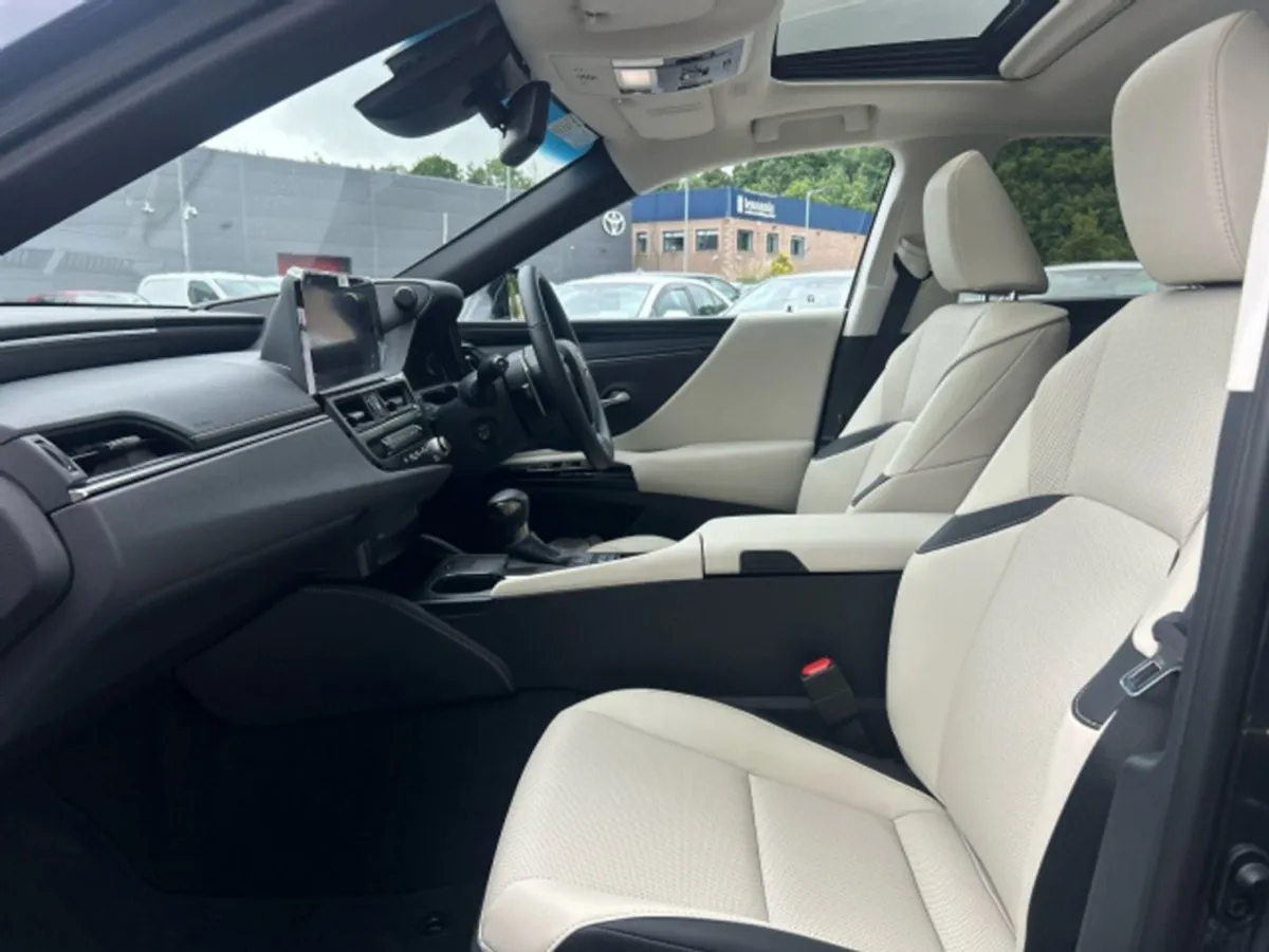 Lexus ES 300h Es300h Dynamic - Image 3