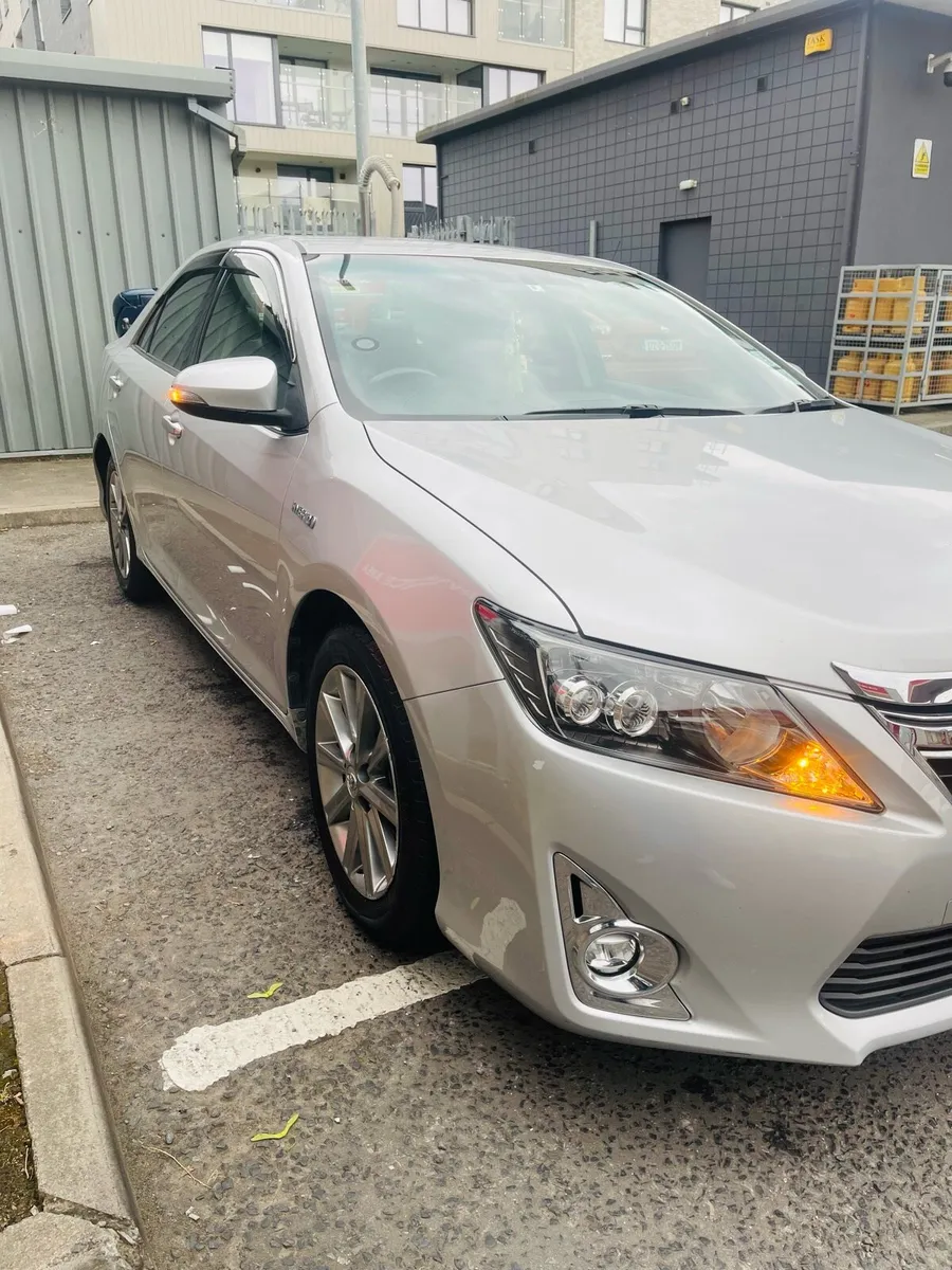 Toyota Camry hybrid 2.5 - Image 1