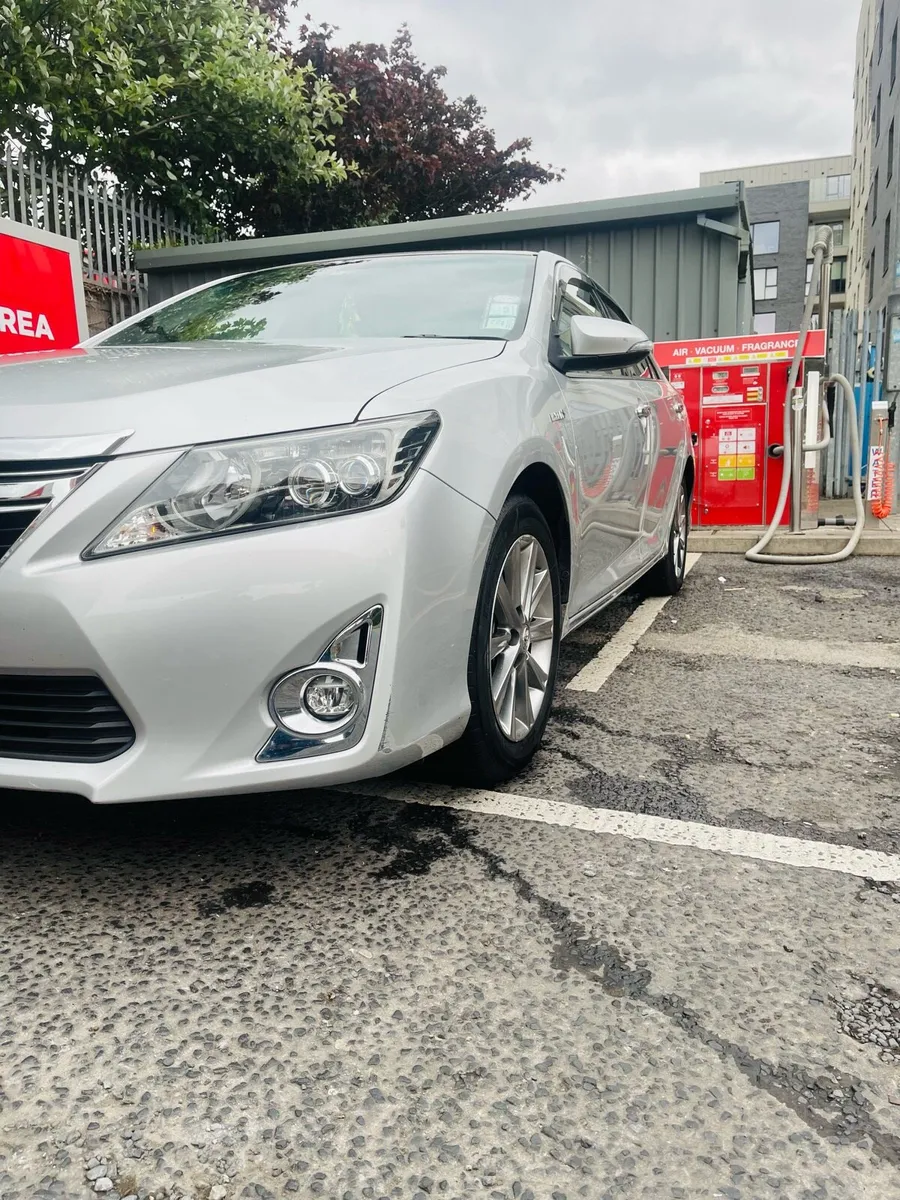 Toyota Camry hybrid 2.5 - Image 2