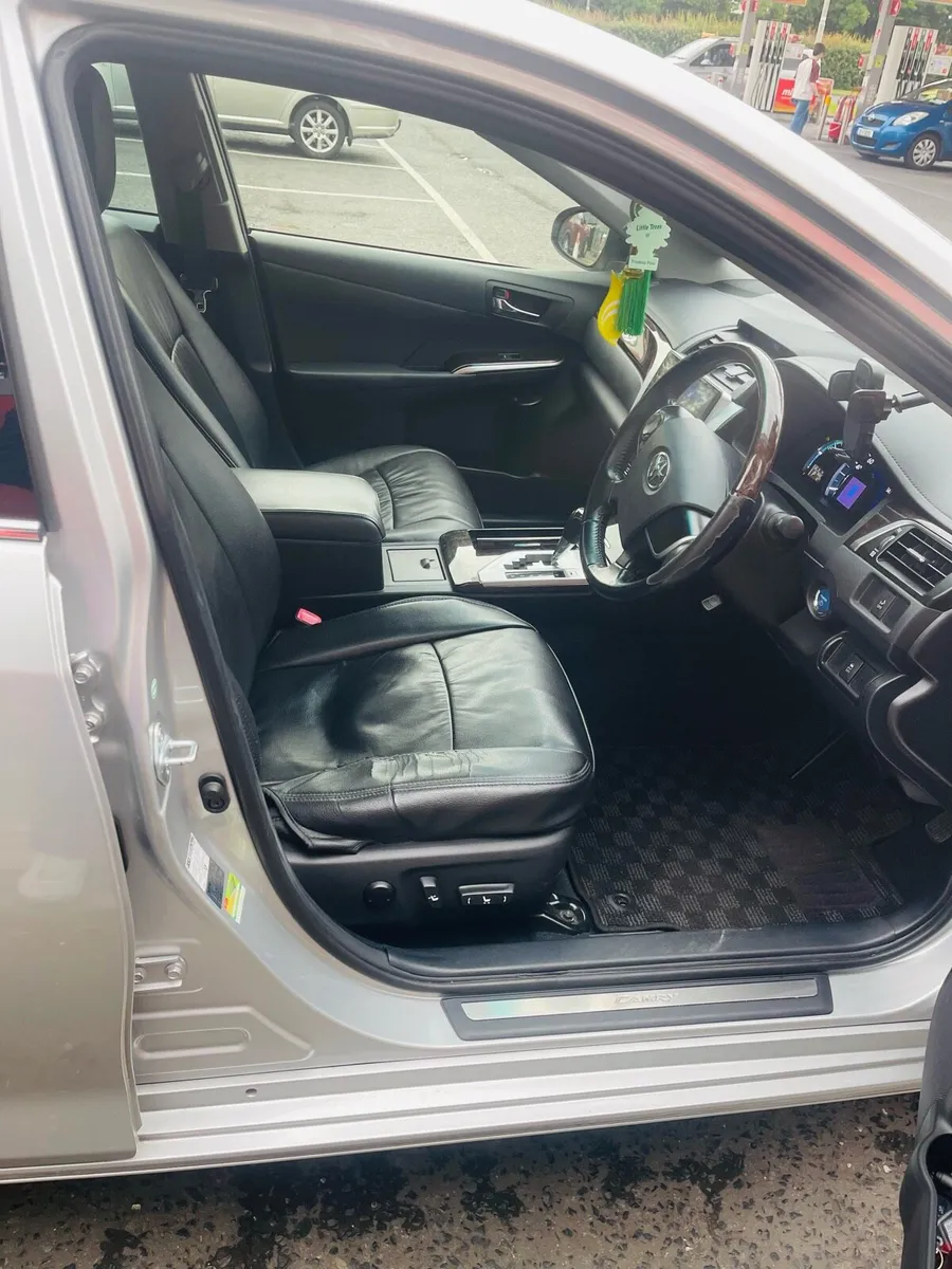 Toyota Camry hybrid 2.5 - Image 3
