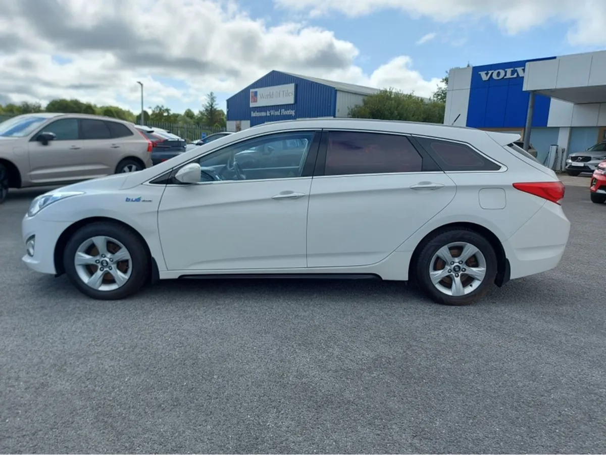 Hyundai i40 Executive 4DR - Image 2