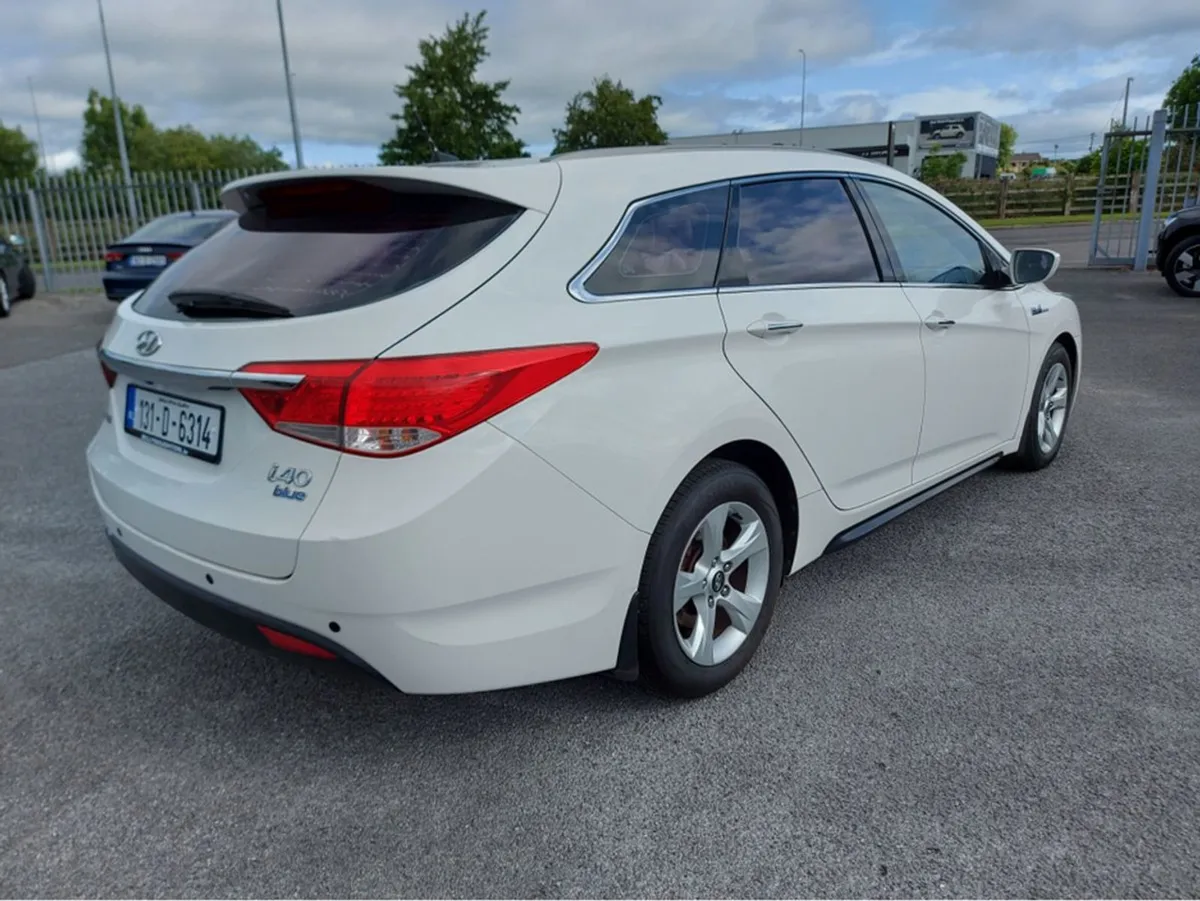 Hyundai i40 Executive 4DR - Image 4