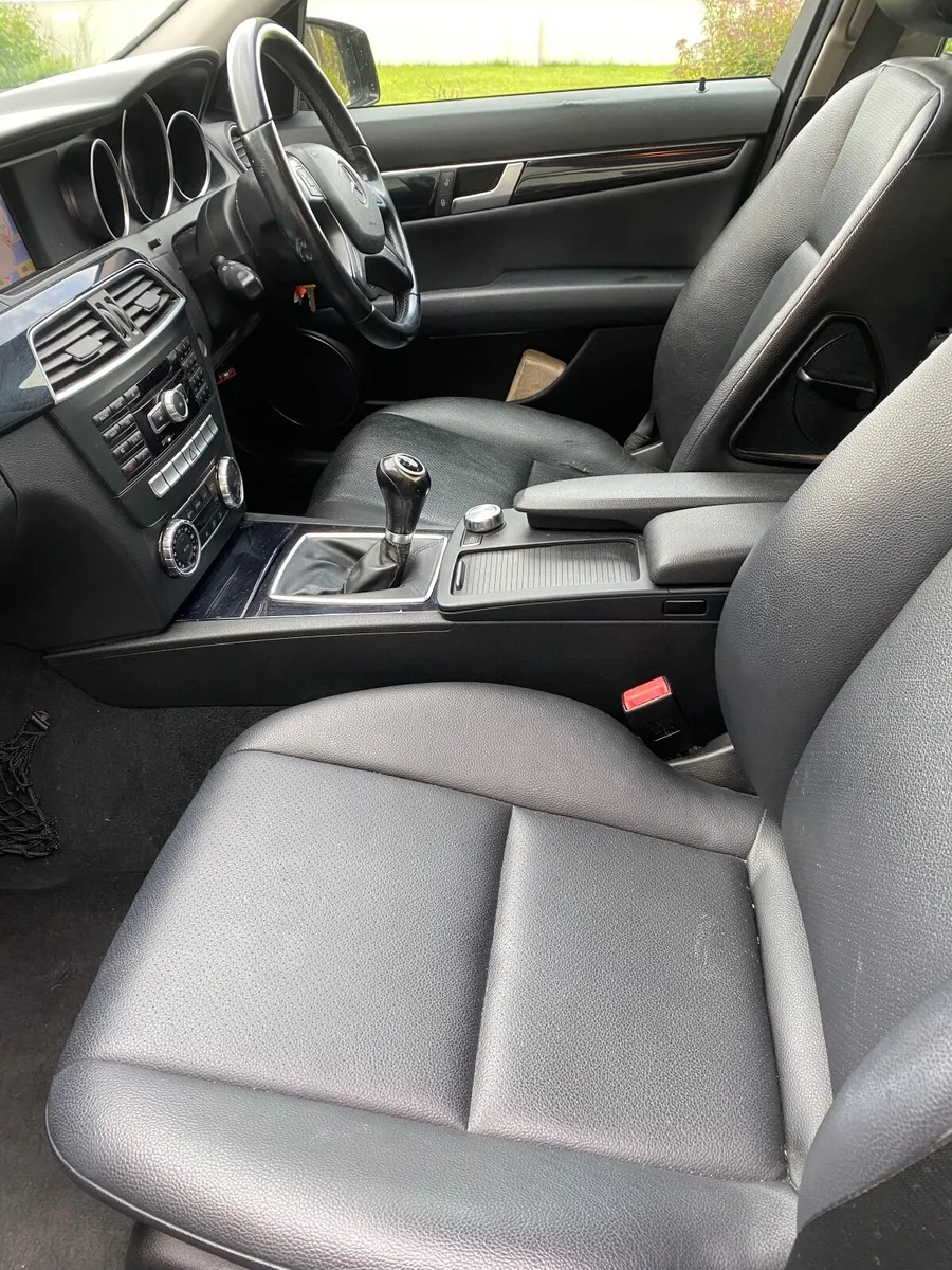 Mercedes-Benz C-Class 2011 - Image 4