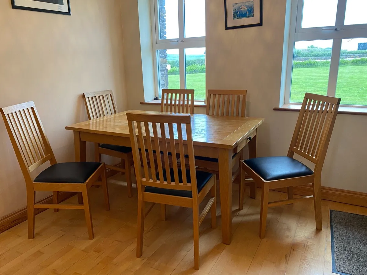 Kitchen table - Image 1