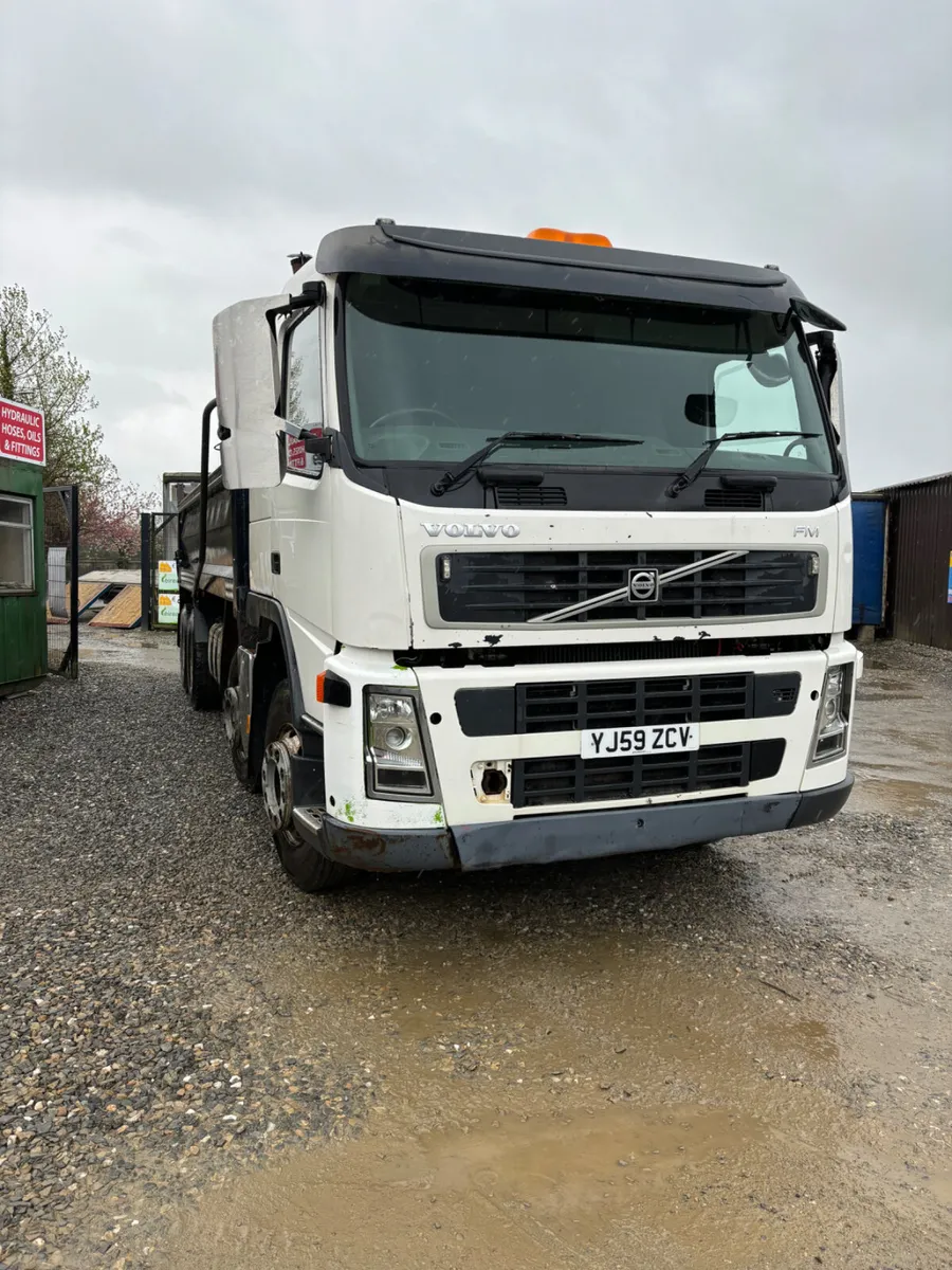 2010 Volvo FM 8 Wheeler Tipper Lorry - Image 2