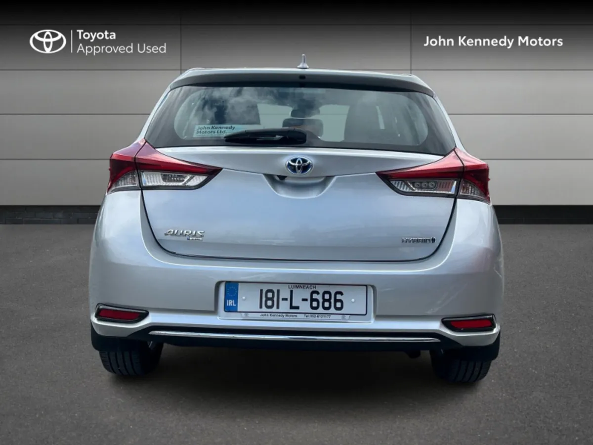 Toyota Auris HYBRID LUNA 5DR - Image 4