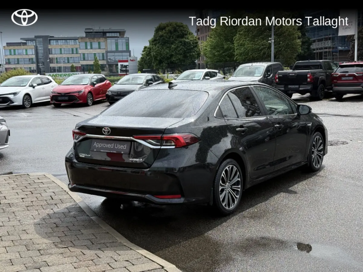 Toyota Corolla HYB LUNA SPORT SALOON - Image 2