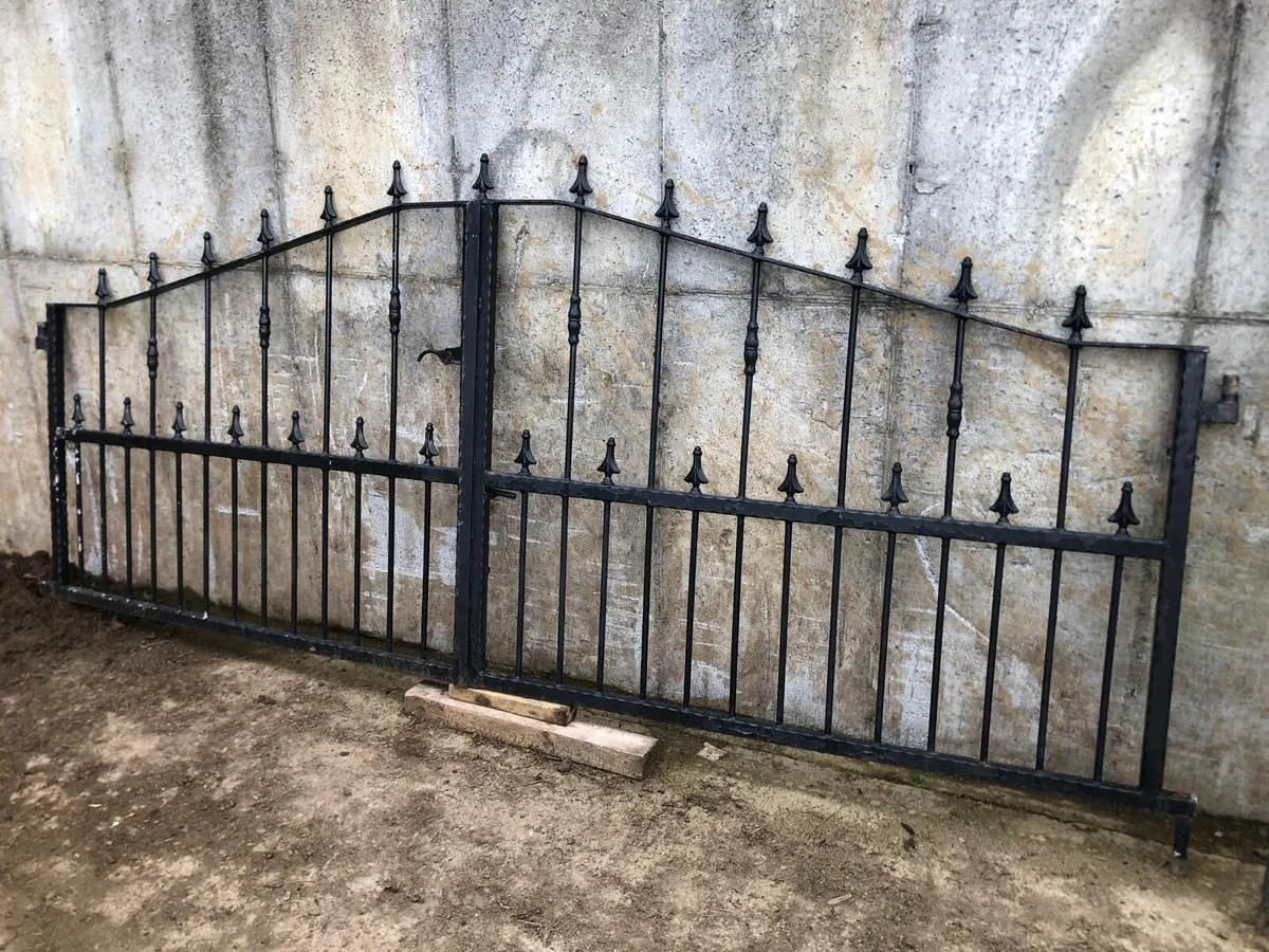 Gates - Image 1