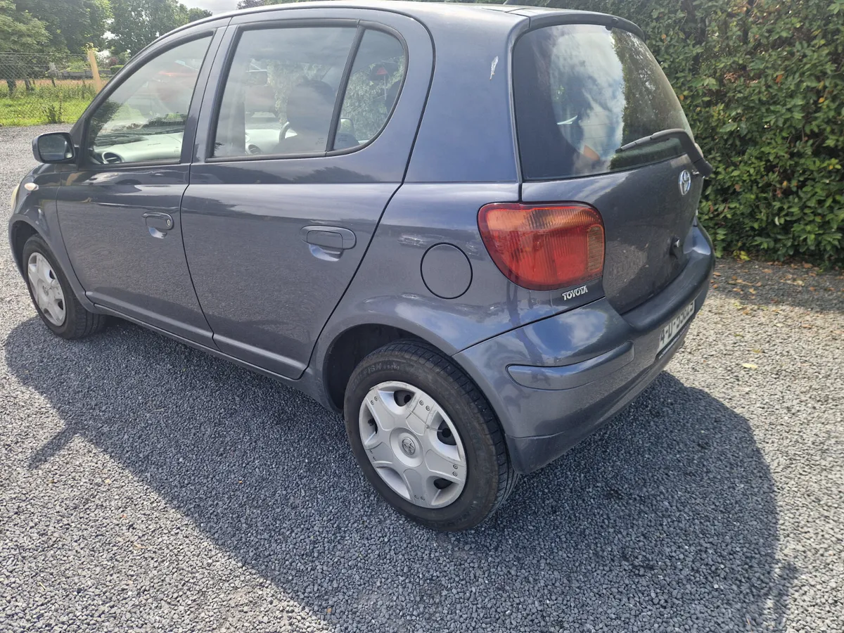 Toyota Yaris LOW MILEAGE 2004 - Image 2