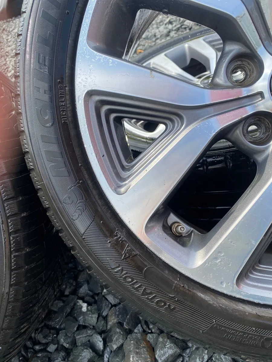 17inch 5x114.3 Genuine Hyundai alloys - Image 4
